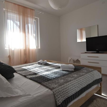 Apartment *Biba* Дуги Рат Екстериор снимка