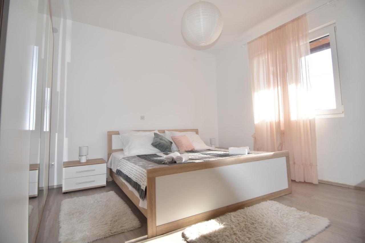 Apartment *Biba* Дуги Рат Екстериор снимка
